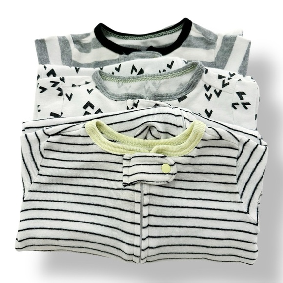 Cat & Jack | Bundle of Patterned Footie Sleepers (0-3 mos) - Picture 5 of 6